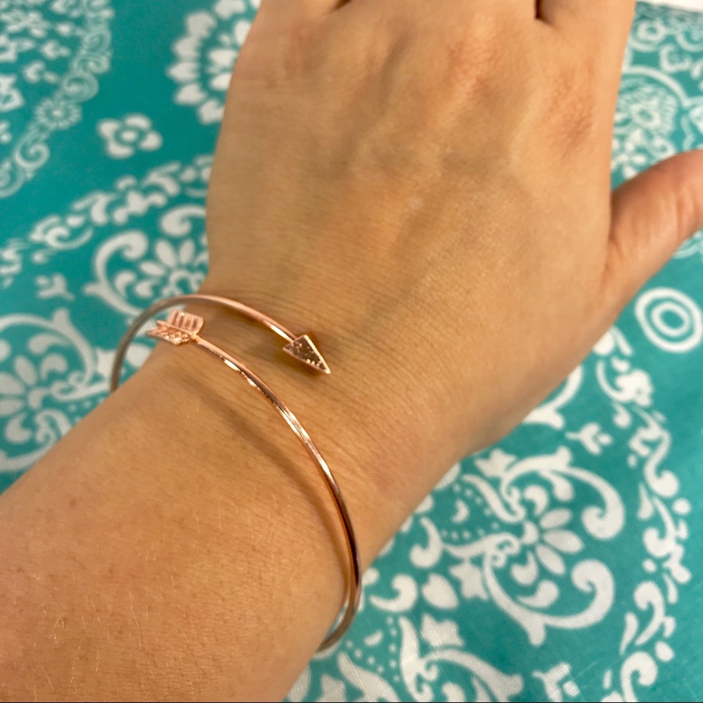 NWT💙💎ROSE💗GOLD TONE ARROW BRACELET💎💙BEAUTIFUL - Picture 7 of 8